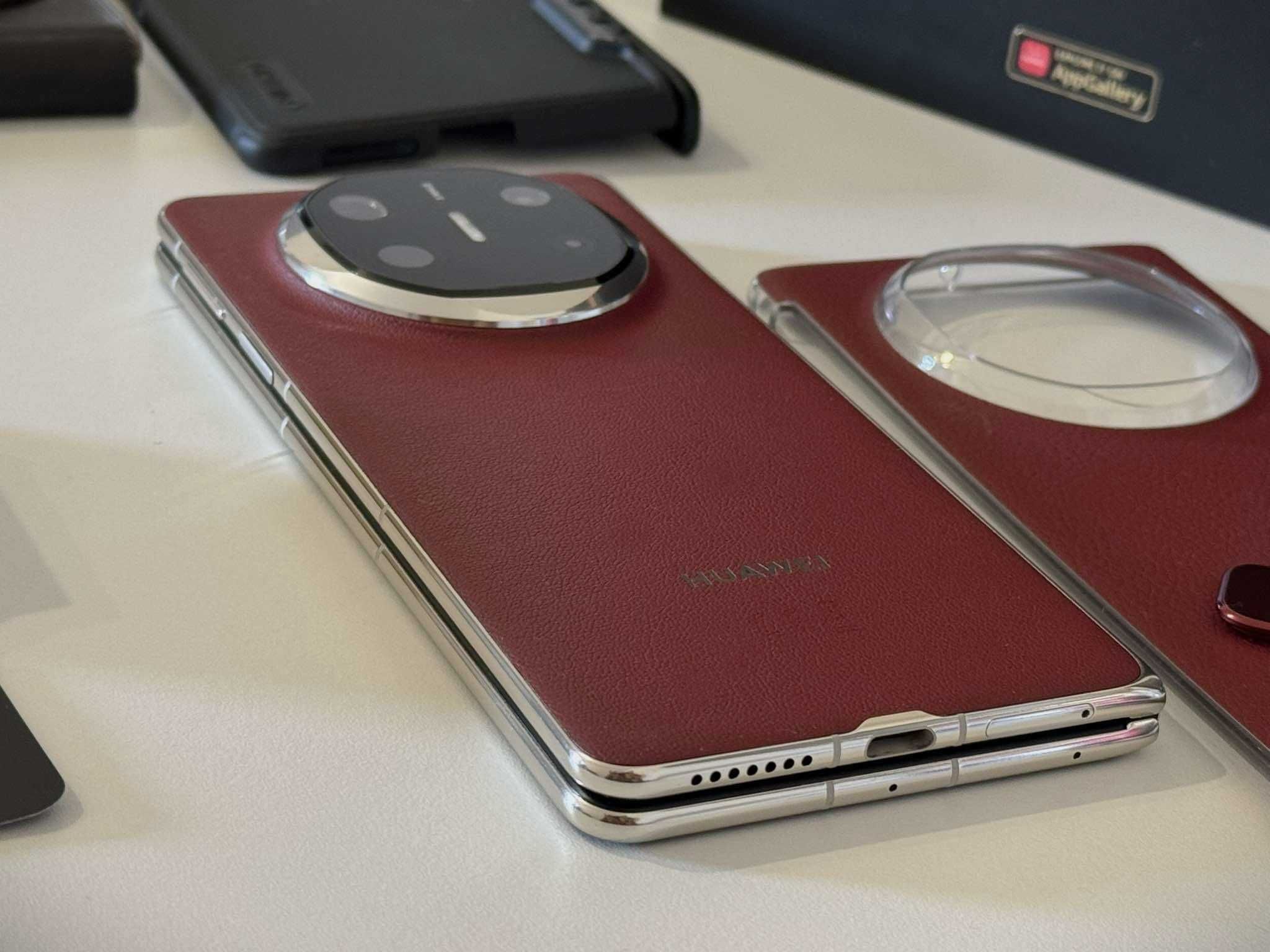 Бартер! Гаранция! Huawei Mate X6 Nebula Red (Червен)