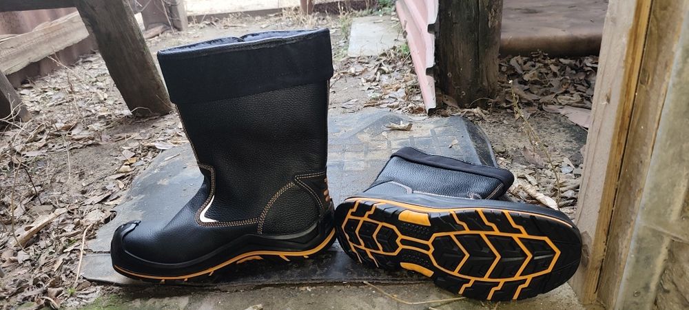 Продам ботинки зимние 42р.