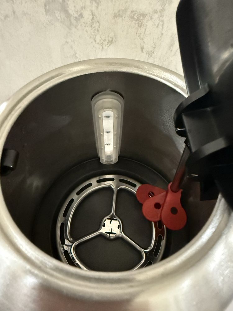 Електрическа кана Russell Hobbs