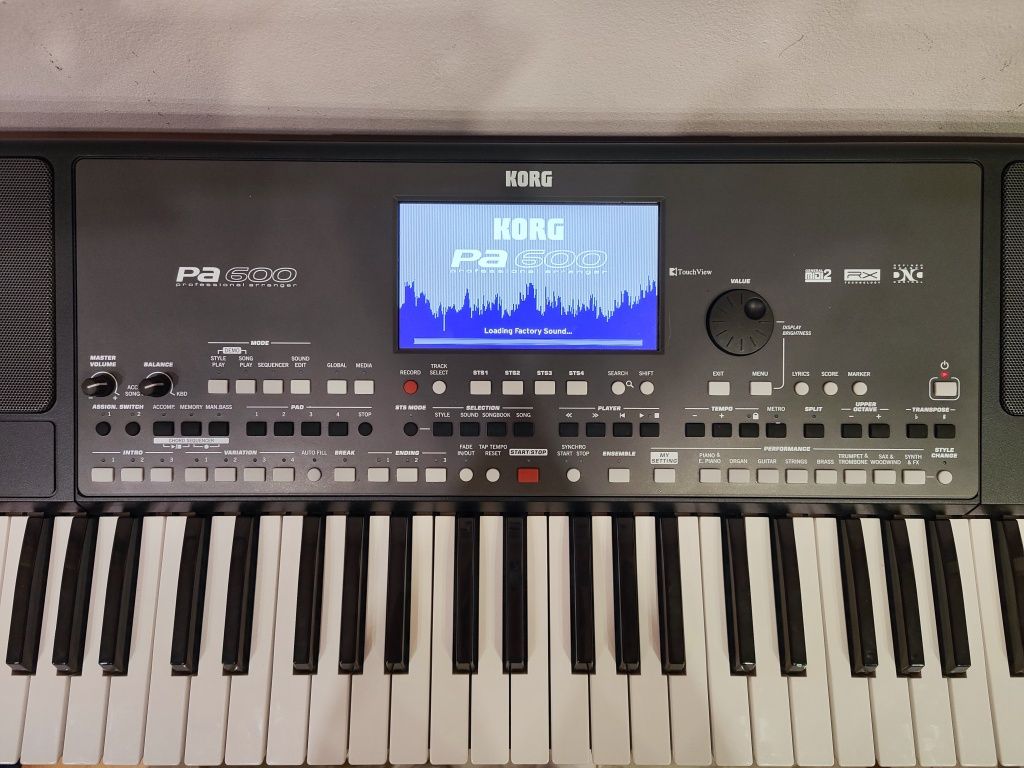 Синтезатор Korg PA 600