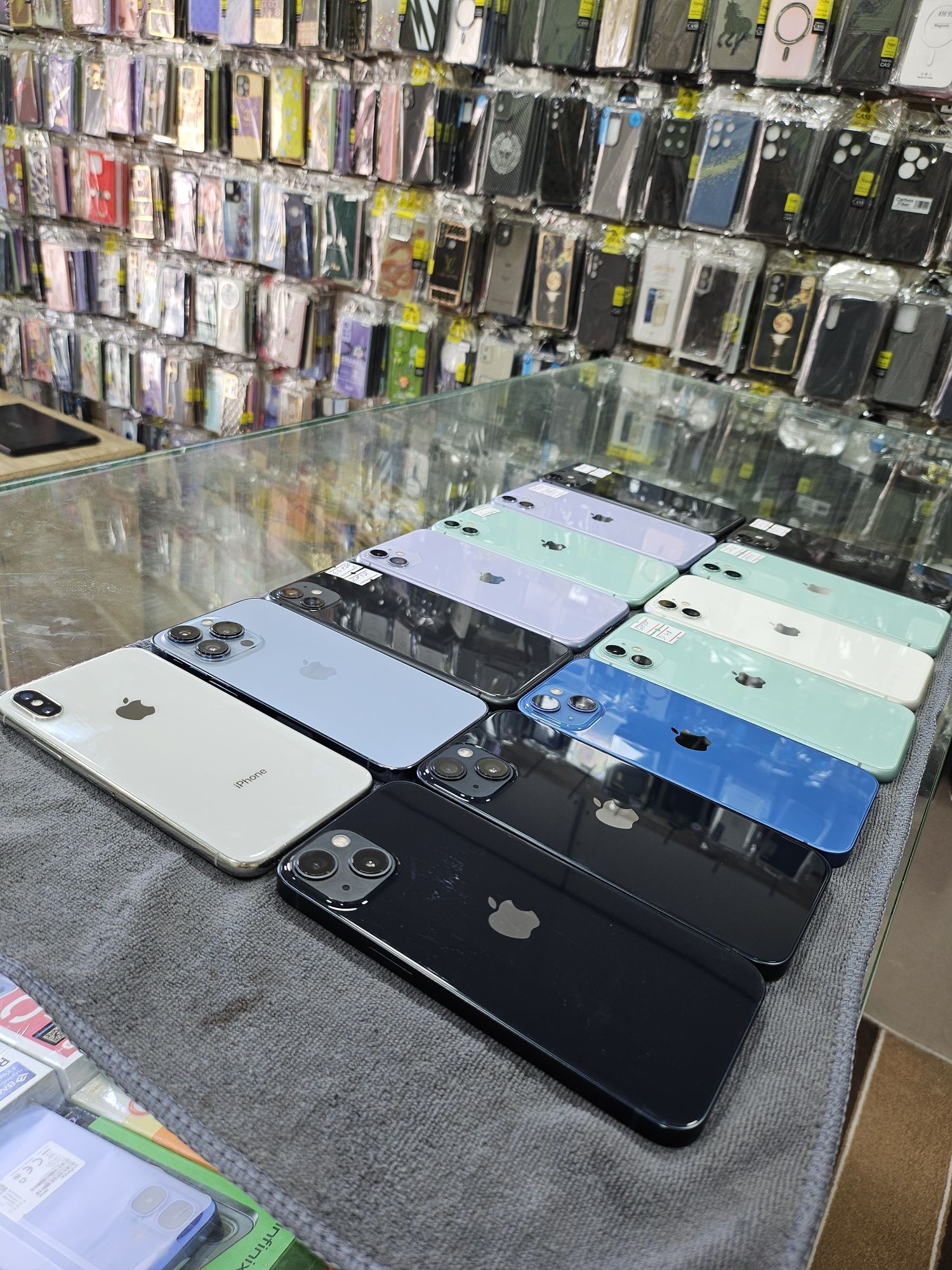 Iphone 11 la sotiladi.