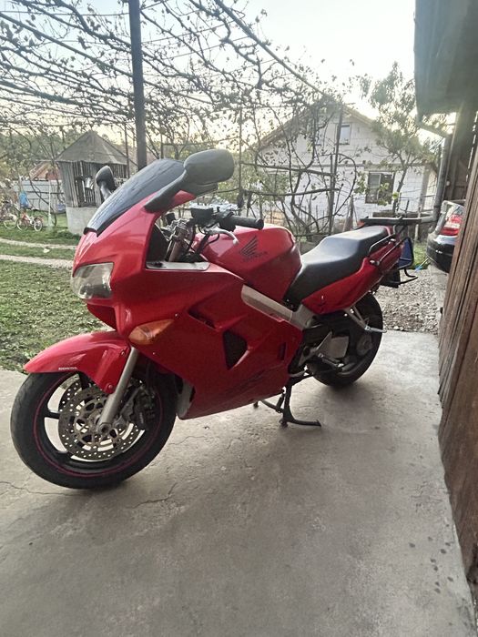Motocicleta honda vfr850