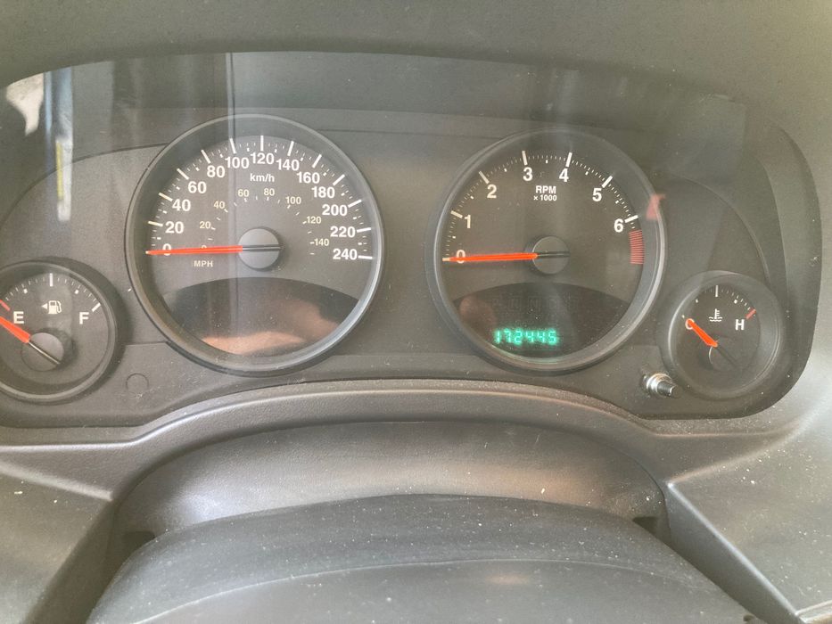 Продавам джип компас газ бензин