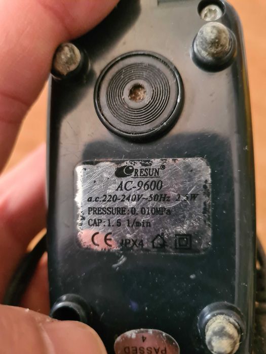 Pompa aer acvariu - pesti , in stare de functionare 1.5L/min 2.5W