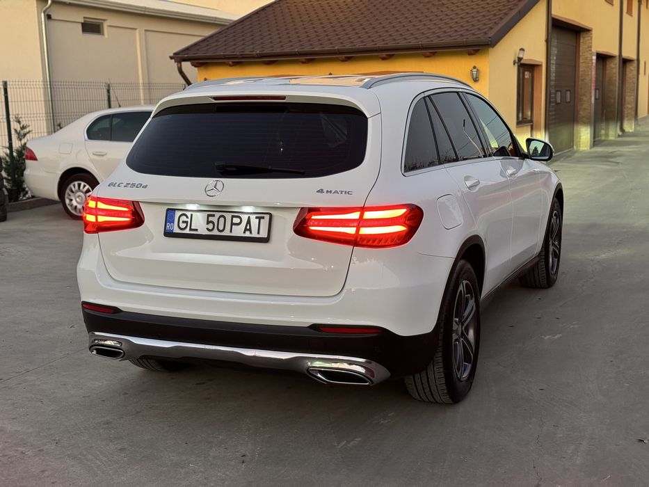 Mercedes GLC 250 • 204CP • 4x4 • 2016 • Interior deosebit • Proprietar