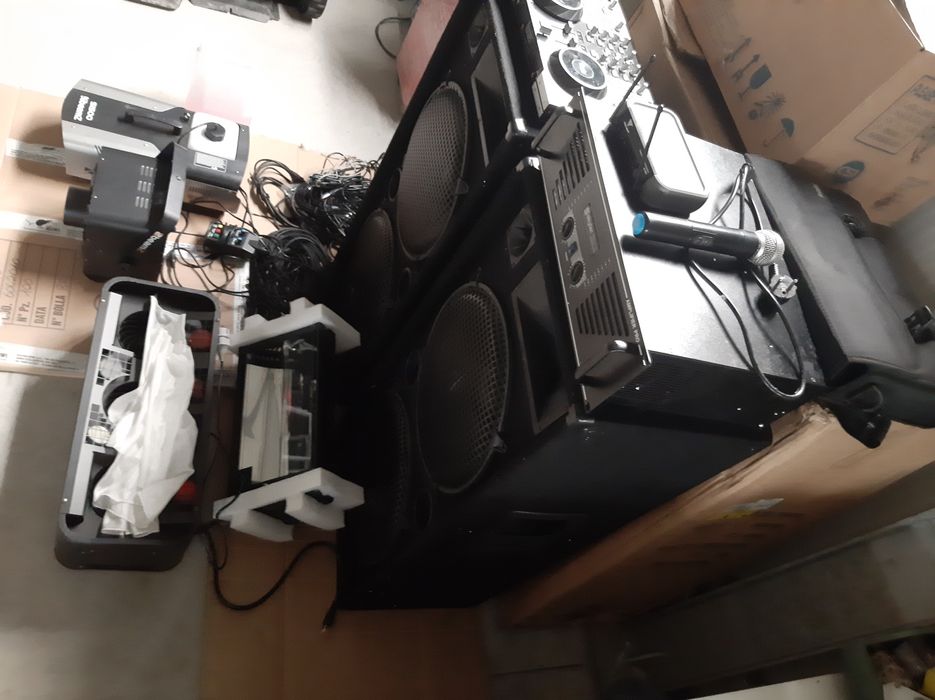 Sistem audio ,lumini , masina de fum, microfon