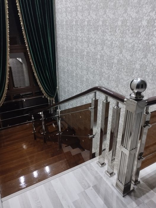 Перила из нержавейка ограждение лестница поршень. Zinalar uchun to'siq