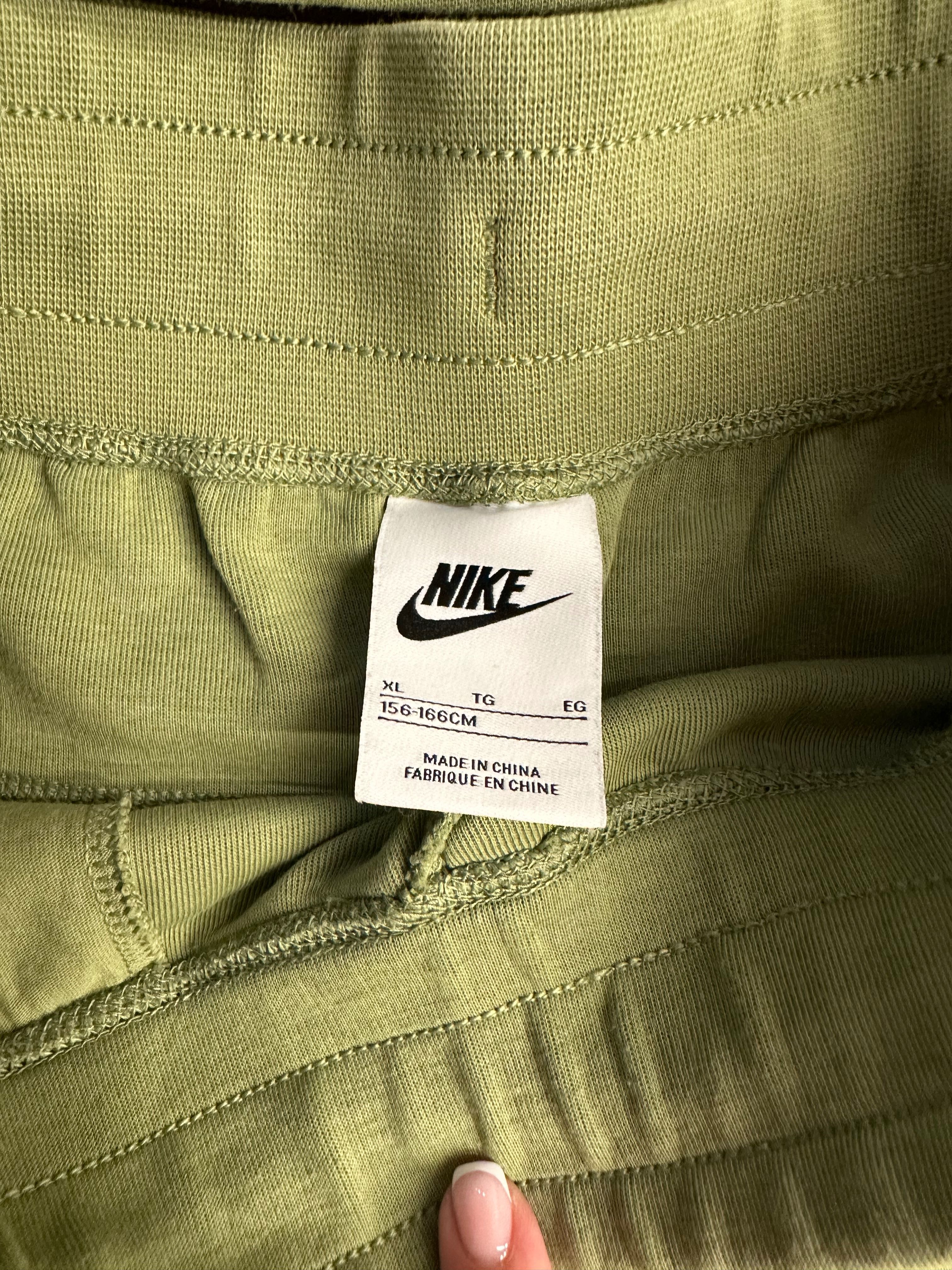 Спортен екип Nike Tech