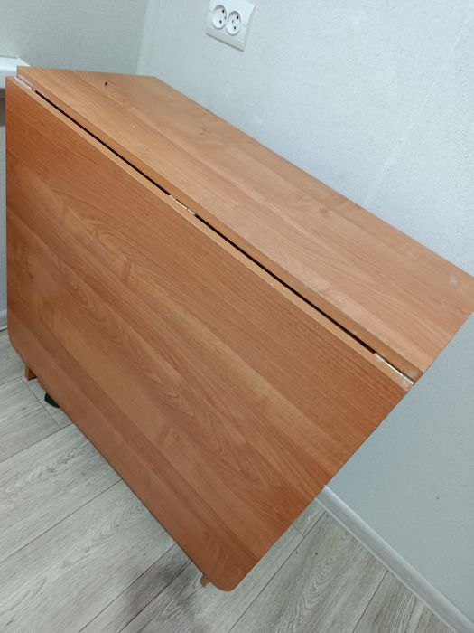 Стол-книжка,табуретки