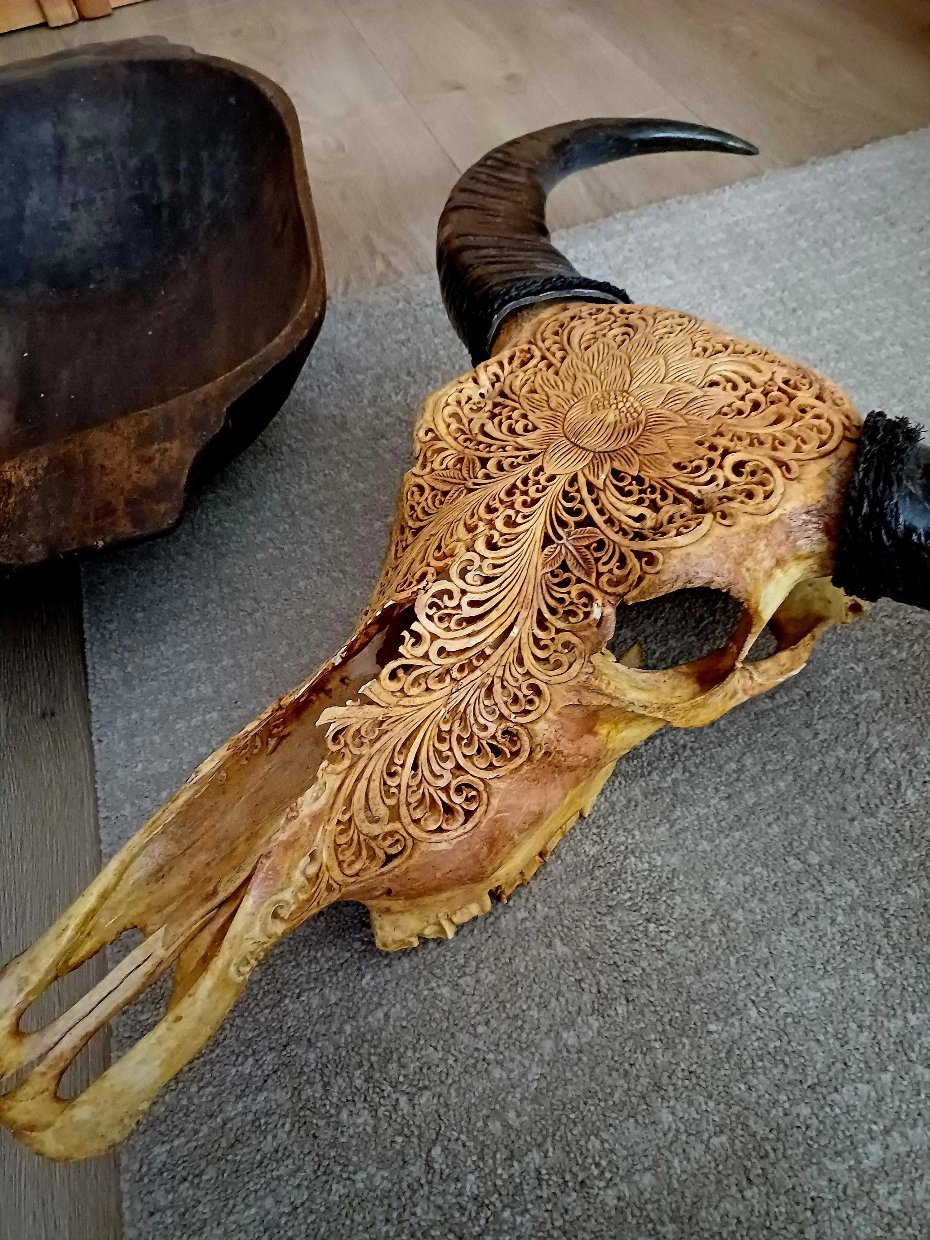 craniu de bivol cu coarne. decor de perete sculptat manual ,mandala.