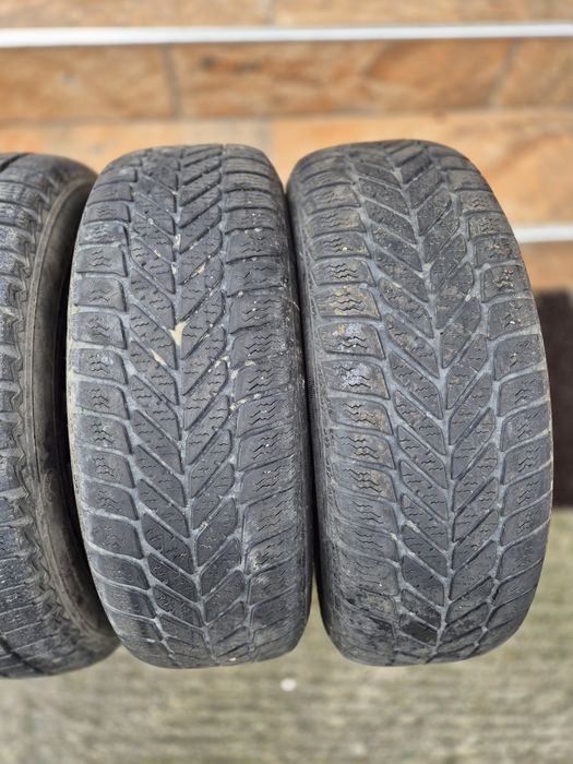 Jante R15 4x100 Dacia cu anvelope iarna 185/65R15