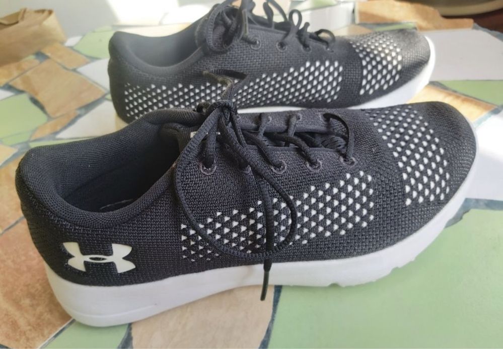 Adidași Under Armour