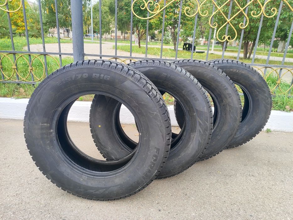 Зимние шины (шипы) 215/70 R16