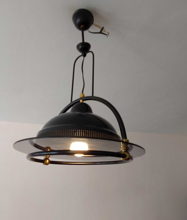 Висяща лампа от метал и стъкло
