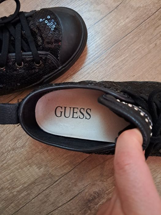 Кецове и сникърси на guess
