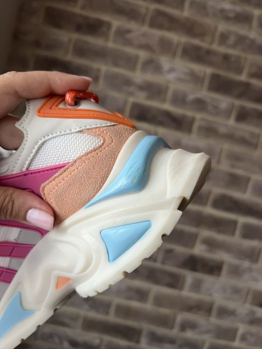 Adidași colorați Guess