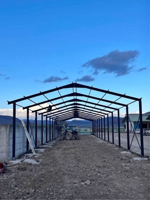 Vand saivan cu dimesiunea de 10x40 cu tabla pe acoperis