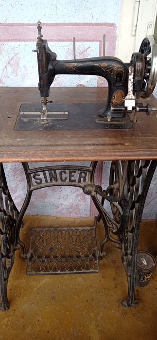 Mașină de cusut singer