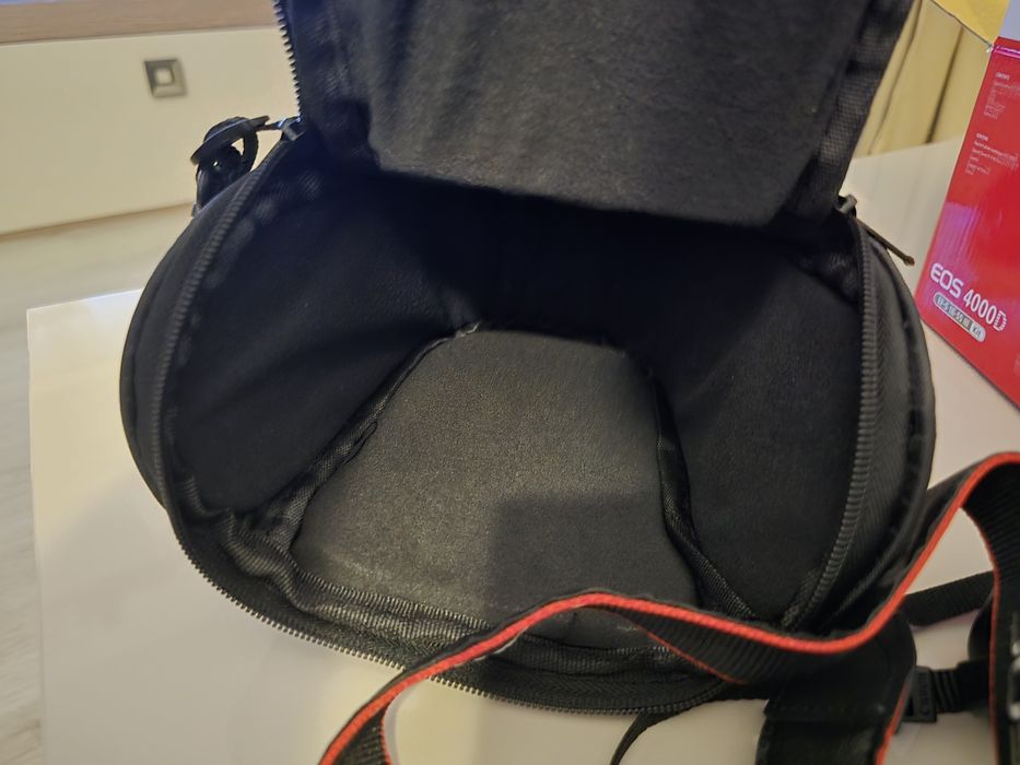 Canon EOS 4000D + obiectiv EF-S 18-55mm