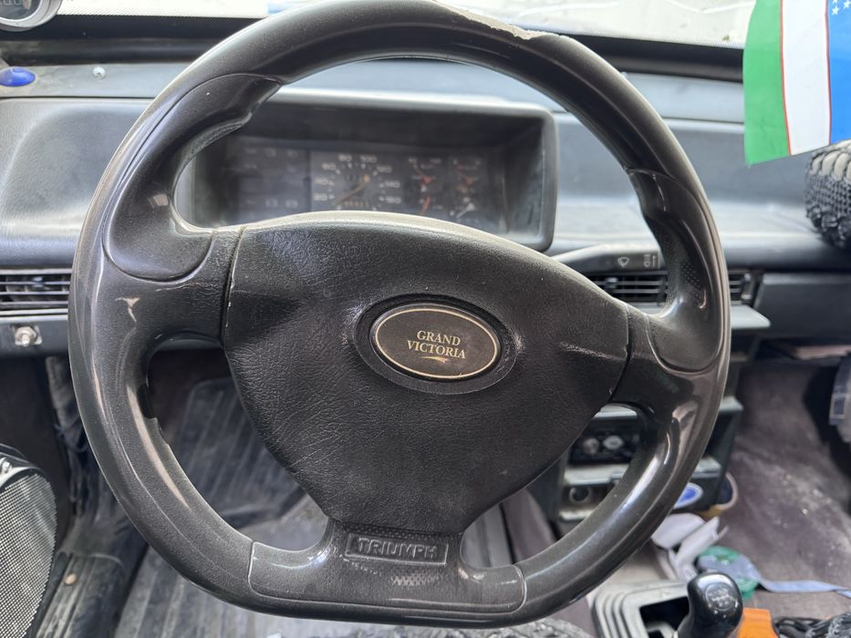 Lada sotiladi 15 mln sum. Moshina naxadu balonla yangi