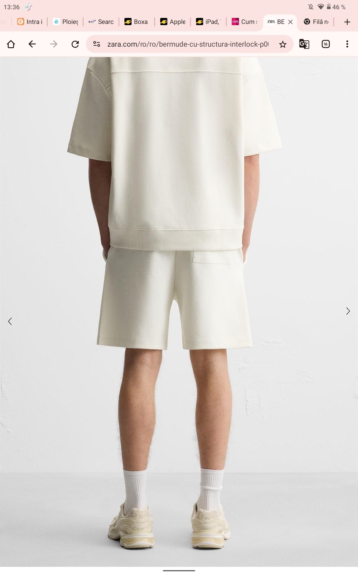 Pantaloni bermude