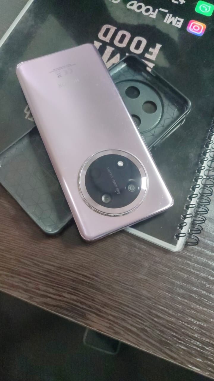 HONOR X9C 12 /256 гб пользуюсь 5месяц без нареканий работает