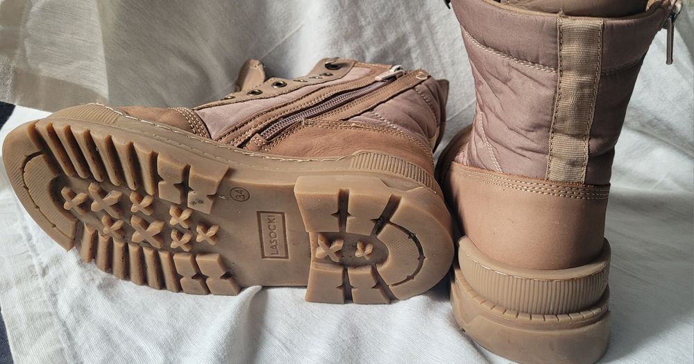 Ghetuțe din piele nubuc, mărimea 34 – Stil unic, ca noi