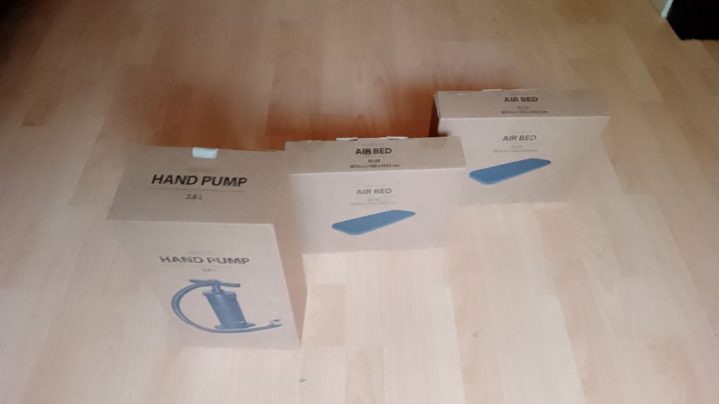 Vând 2 saltele pe aer plus pompă