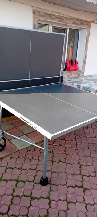 Masa de tenis de exterior.