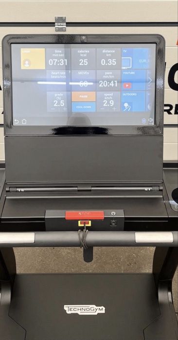 Technogym artis Професионална фитнес пътека