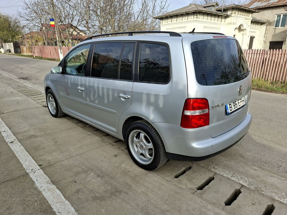 Vând vw touran 2.0 tdi
