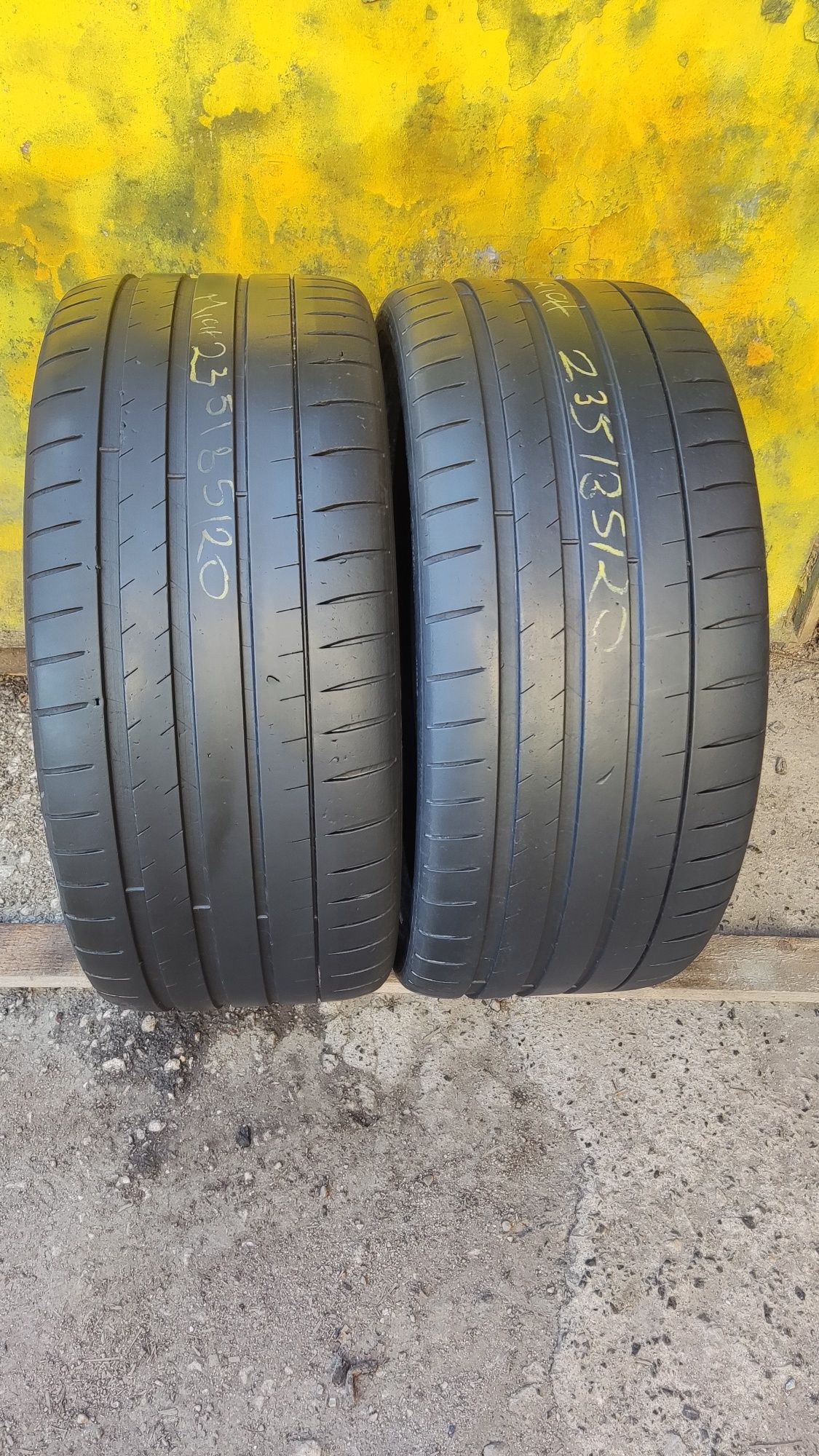 2бр летни гуми 235/35/20 Michelin Pilot Sport 4S
Dot0220-3718
5-5.5 mm