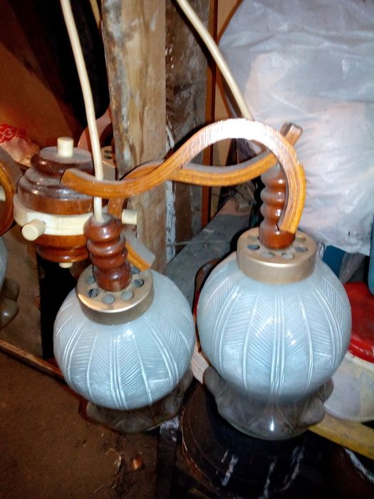 Люстра четырех рожковая.