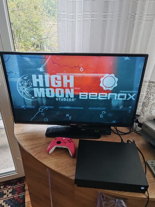 Xbox One X + Един Джойстик и 5 Игри!!!