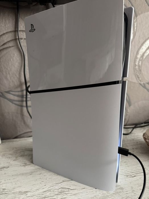 PS5 Slim 1TB + 3 игри