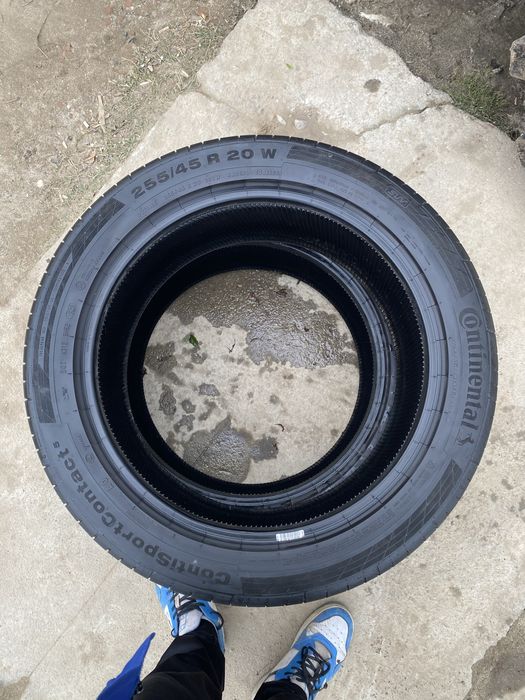 255/45 R20 W Continental 2 buc