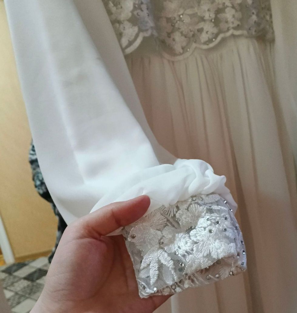 Женское вечернее платье