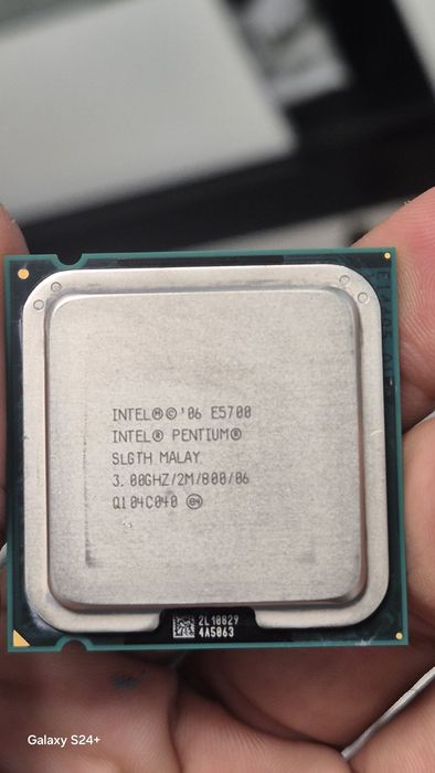 Дънна платка , Процесори, охладител за процесор