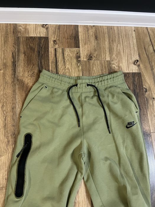 Nike Tech Fleece Wmns size M