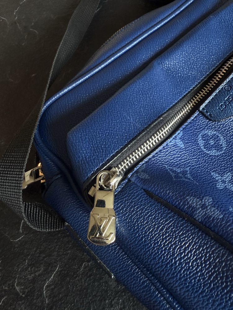 Louis vuitton outdoor messenger