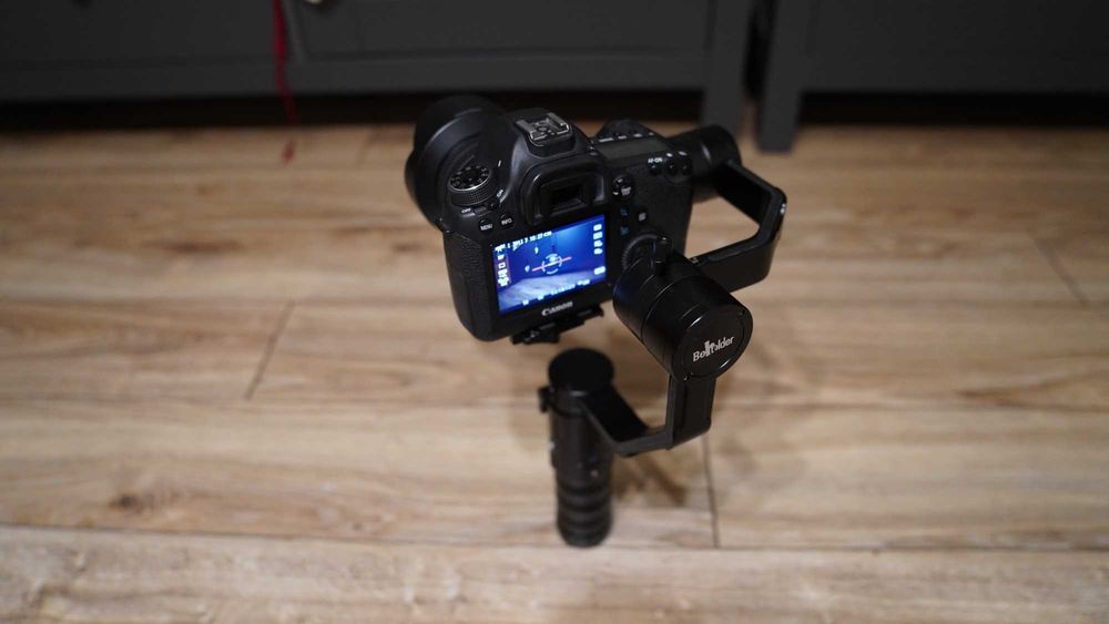 Beholder EC1 stabilizator gimbal 3 axe DSLR si Mirrorless