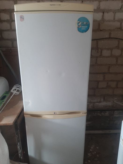 Холодильник LG.Продается б/у холодильник