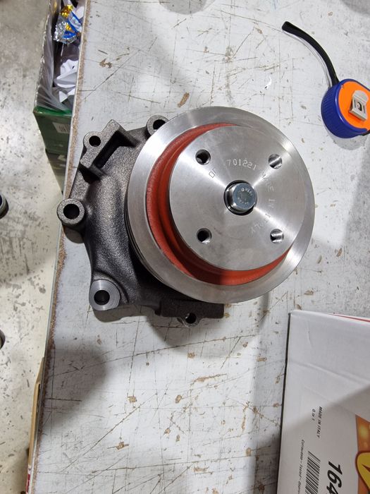 Pompa apa tractor ford 7810 import Italia pe original preț 650 lei se