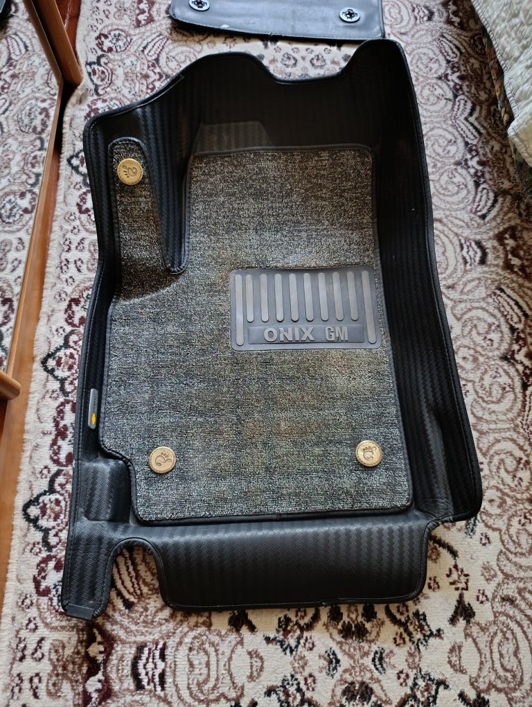 Продам, полики на Onix