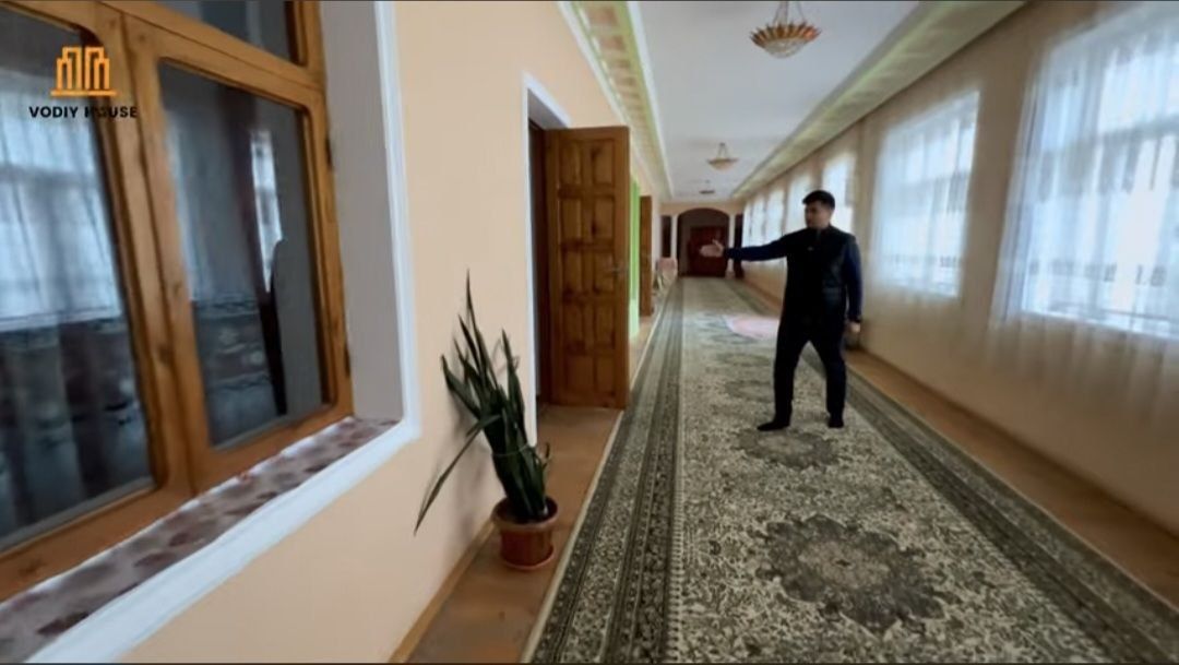 Hovli uy sotiladi