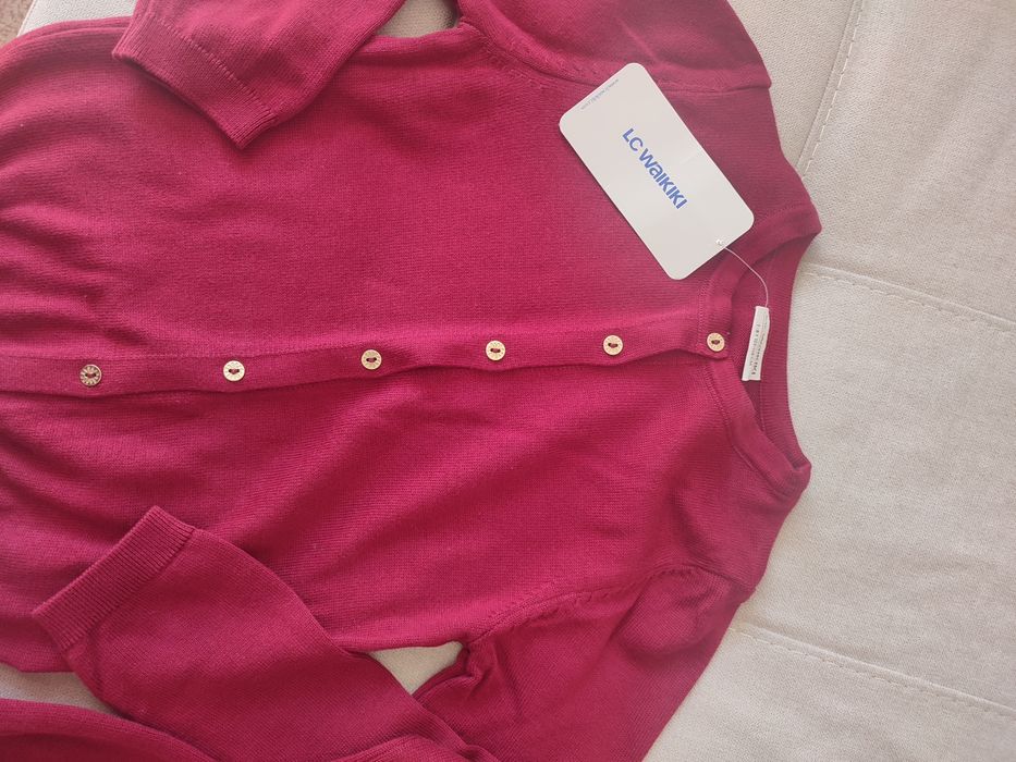 Нови тъмно червени  жилетки с етикет от LCWaikii