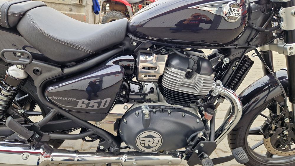 NOU Royal Enfield Super Meteor 650 2025 motocicleta moto RATE