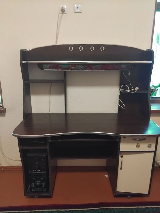 Стол компьютерный