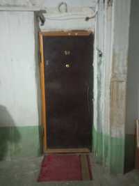 Дверь железная входная и деревянная б/у