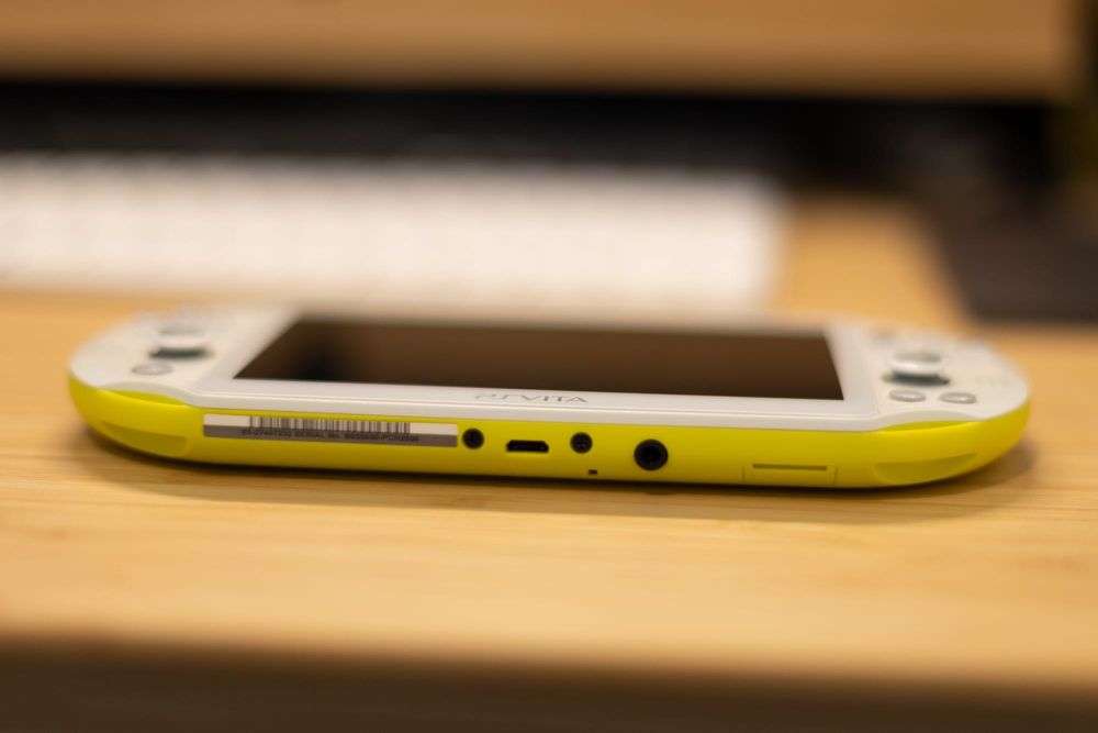 PS Vita PCH-2000 Lime Green